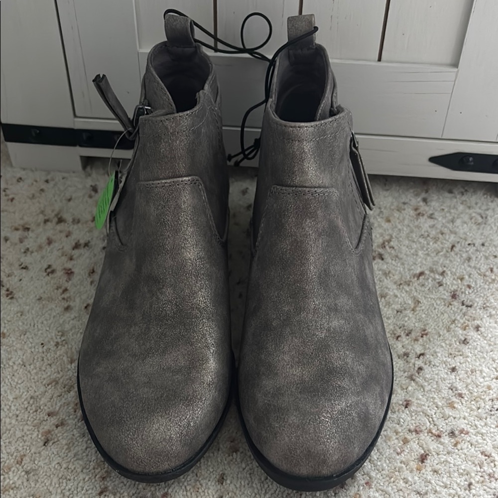 NEW Arizona Jean Ankle Booties Pewter Gray Side Zipper & Memory Foam NWT size 8